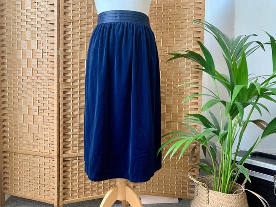 1980s Navy Blue Velvet Tuxedo Waistband Midi Skirt Size 8 10 S Waist 26 28