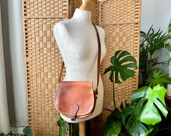 1970s tan brown real leather saddle bag, shoulder bag, mini satchel, classic boho handbag