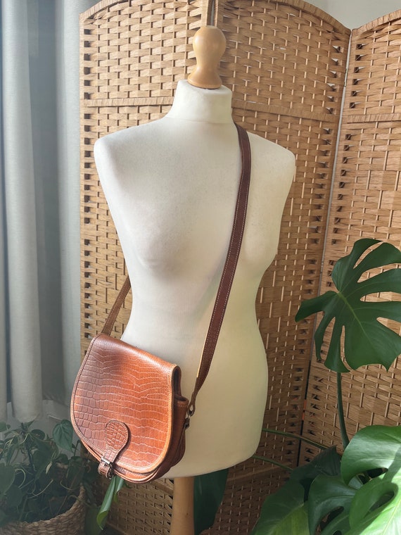1970s tan brown real leather saddle bag, shoulder… - image 3