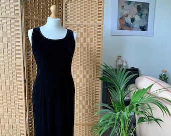 Stunning 1980s scoop neck vampy black velvet wriggle stretch midi dress by Bobbie Bee US 6 UK 10 12 S M