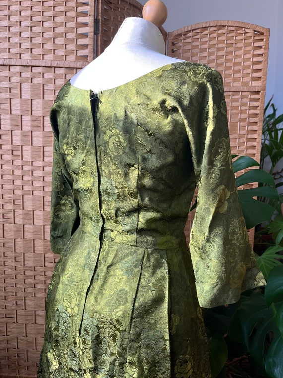 1950s pea green brocade V neck Sambo Fashions Hep… - image 7