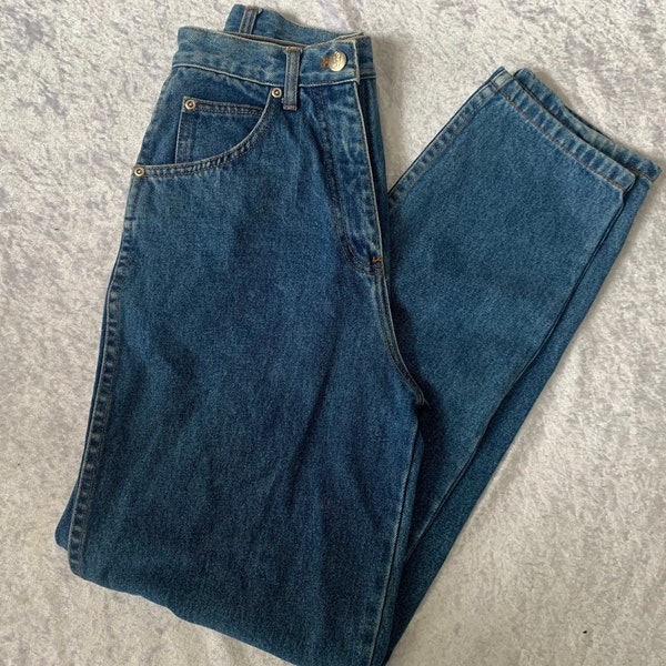 Perfect vintage blue denim 1980s MOM JEANS waist 26” size 8 10