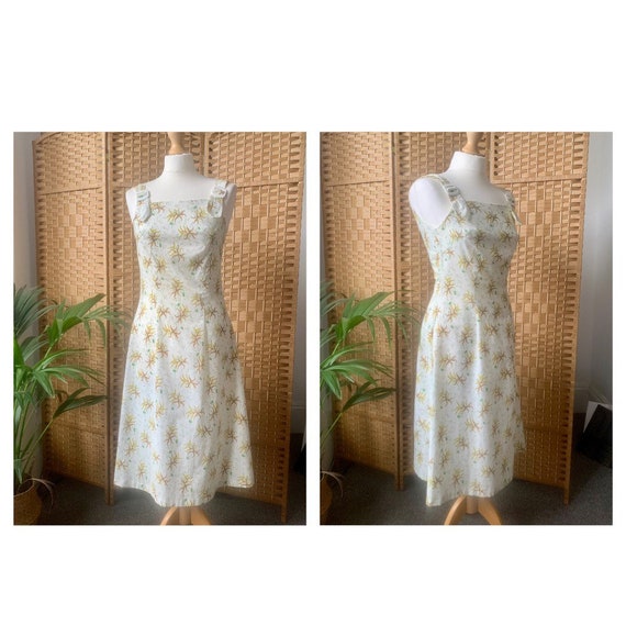 1970s cream and green floral pinafore shift dress… - image 1
