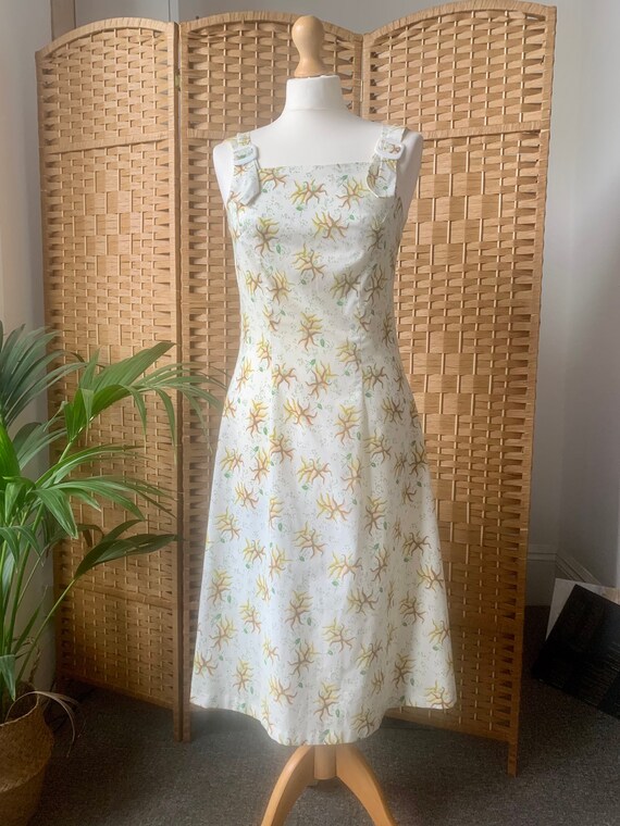 1970s cream and green floral pinafore shift dress… - image 4