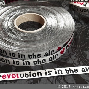 rEVOLution is in the air  Webband weiß/rot 1m (1,70EUR/m)
