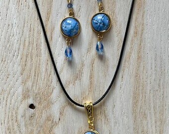 matching necklace and earrings set, resin step stools with blue flower inclusion