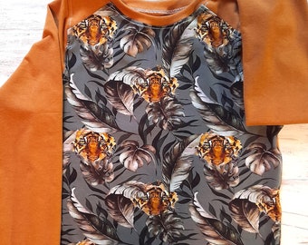 Jungenshirt mit Design Tiger zwischen den Blättern in der Doppelgröße 98-104 bis 140-146