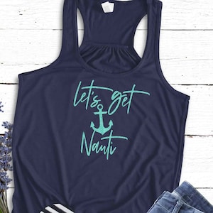 Camiseta sin mangas Let's Get Nauti con brillo o sin brillo / Camiseta Nauti Girl para playa, vacaciones en el océano, despedida de soltera, lago, camiseta / Suave y fluida, espalda deportiva azul marino