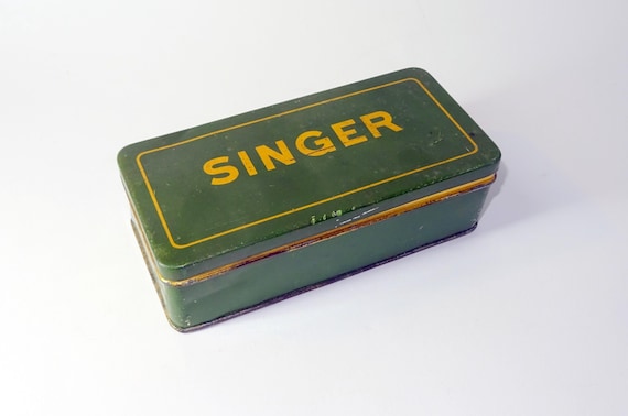SINGER Apparateschachtel Nähmaschinendose Blechdose plus Ersatzteile 50er Jahre