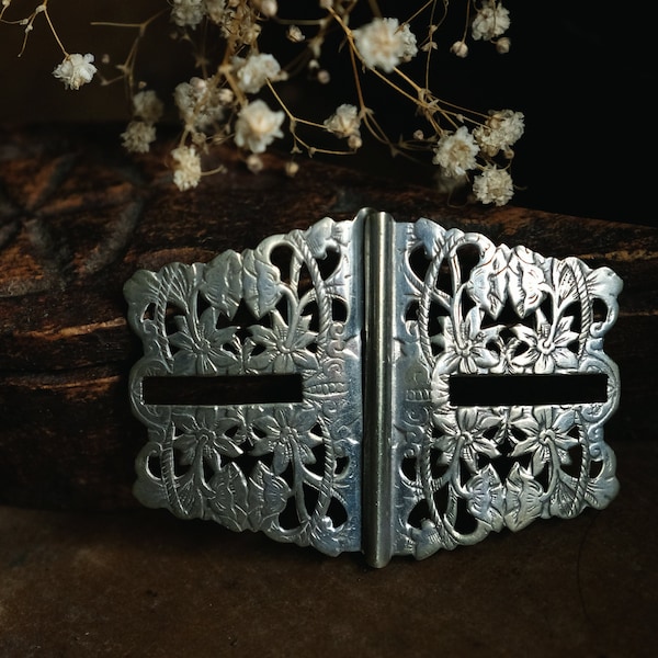 Edwardian Art Nouveau EPNS Silver Floral and Leafy Belt Clasp, 1900s 1910s Antique Nurse's Buckle, Cottagecore Botanical Bridal Wedding Gift