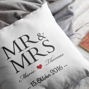 Cushion "Mr. & Mrs" can be personalized