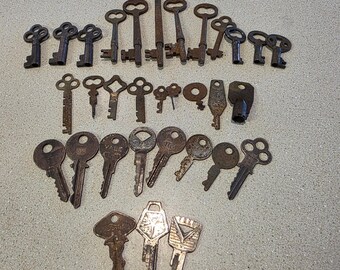 Mixed Lot Vintage Antique 32 Keys Yale Ford Chrysler Skeleton Barrel Keys GUC