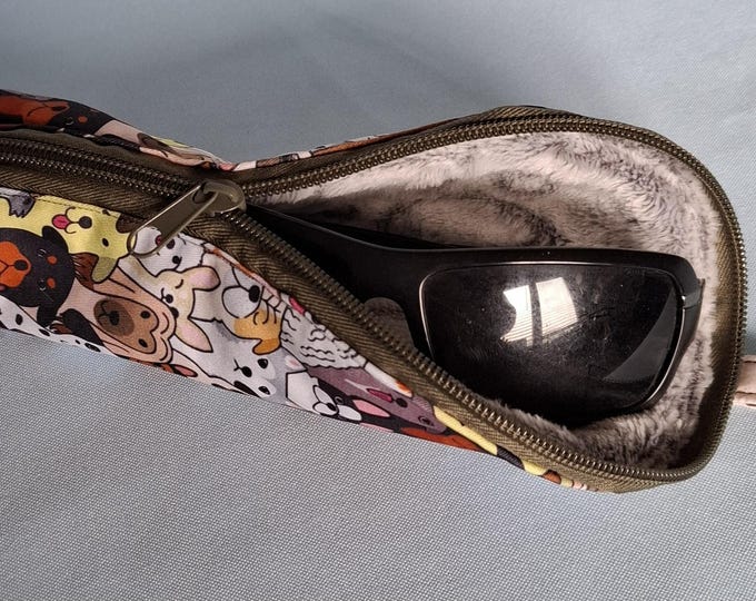 Glasses case for women and men, available in different colors.