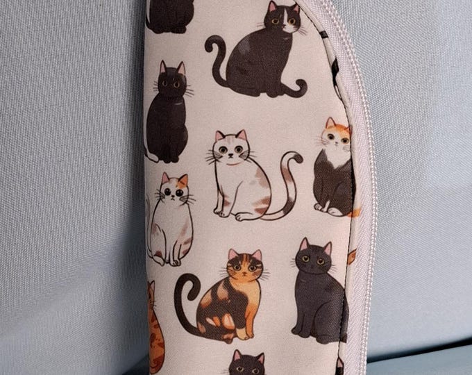 Glasses case for women and men, available in different colors.