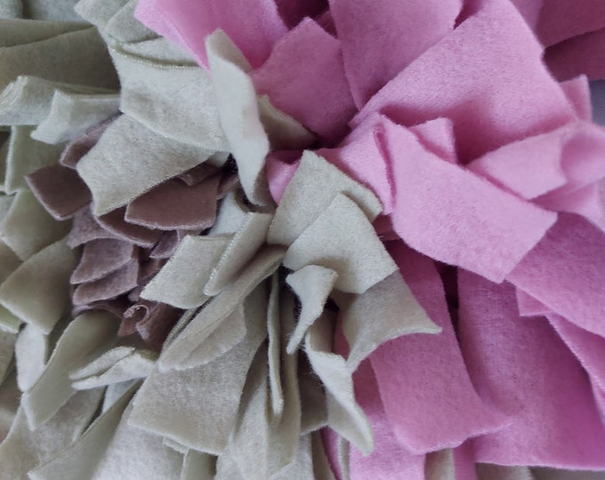 Snuffle mat for cats and dogs