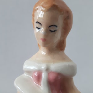 Pink Lady Vintage Figur mit weißem Satin Beutel