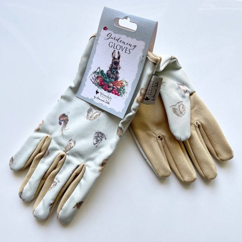 Garden gloves with rabbits and animal motifs image 6