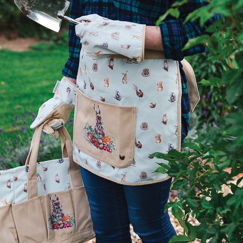 Garden apron with rabbit motif image 1