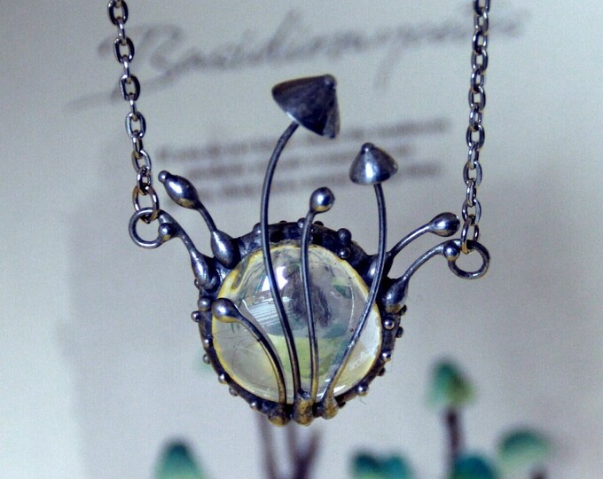 Magic mushrooms hippie pendant necklace with clear glass, forest fairy witch necklace, handmade fungi jewelry, fairystyle, witch fashion.