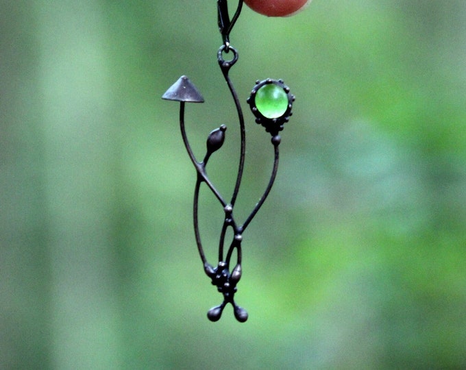 Forest magic mushrooms single one earring, woodland witch fairy psylocybe monoearring. boho hippie wild nature unusual witchy jewelry.