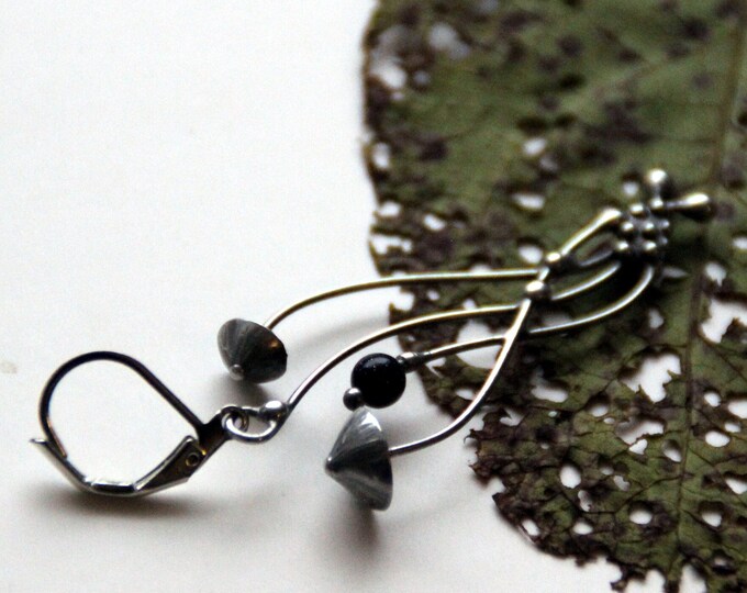 Forest style mushrooms psylocibe single one earring with aventurine stone, unique woodland witchy gift jewelry, boho hippie monoearring.