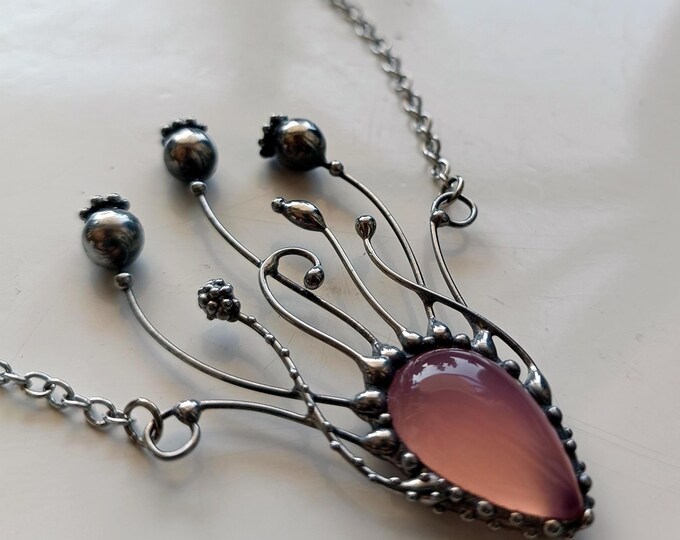 Mystic flower poppy necklace with pink agate stone, floral botanical boho stained glass flower pendant, hippie style fashion clothing.