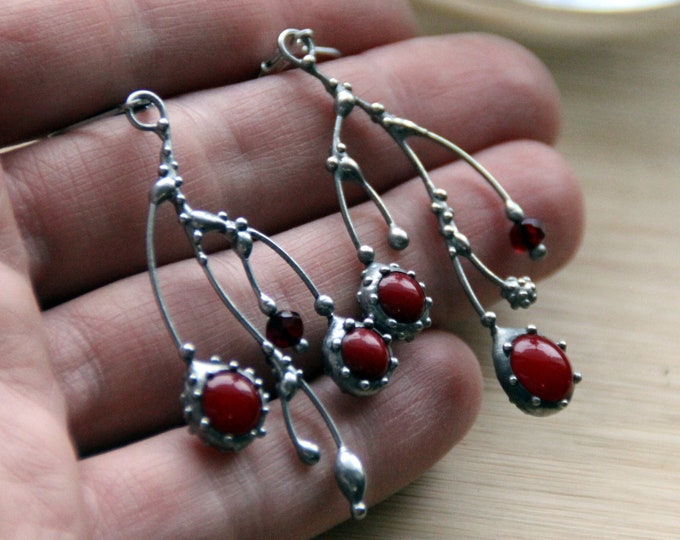 Forest branch asymmetrical earrings with red glass, tree branch earrings, asymmetrical jewelry, witch earrings, forest jewelry, boho jewelry