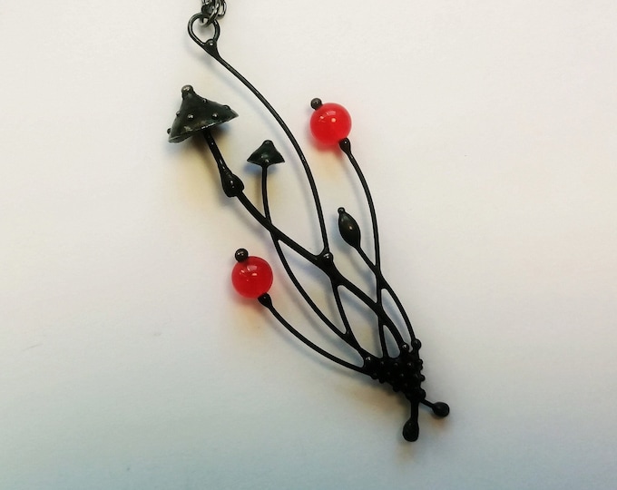 Small mushroom pendant, nature necklace, vintage pendant, hippie necklace, acid pendant, fungus necklace, witchy pendant, boho pendant
