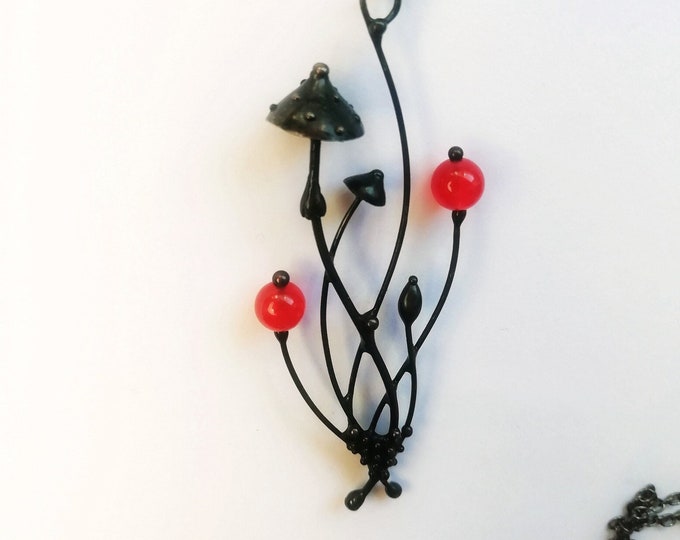 Small mushroom pendant, nature necklace, vintage pendant, hippie necklace, acid pendant, fungus necklace, witchy pendant, boho pendant