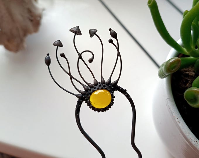 Aesthetic witch magic mushrooms woodland hair pin with yellow glass, mystical forest pixie jewellery, naturecore toadstools fungi hairpin.