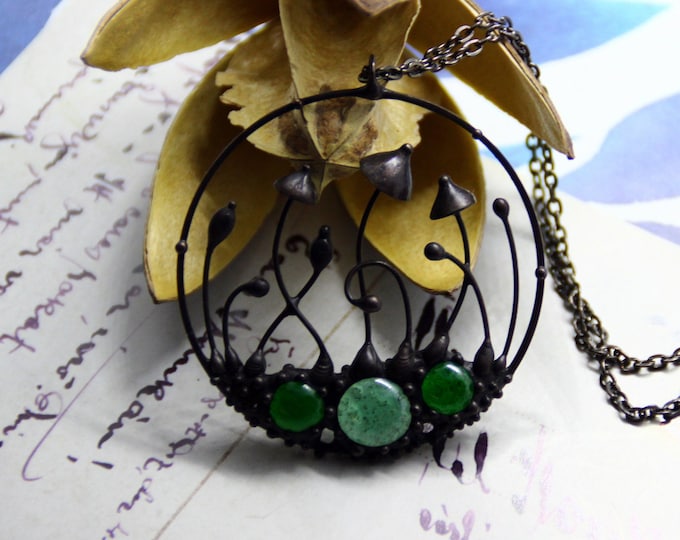 Round magic mushrooms pendant inspired by nature, witch aesthetic design jewelry, forest lovers jewelry, witchcraft, fairy witch vibes.