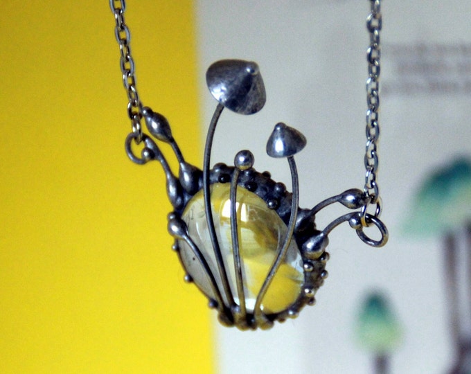 Magic mushrooms hippie pendant necklace with clear glass, forest fairy witch necklace, handmade fungi jewelry, fairystyle, witch fashion.