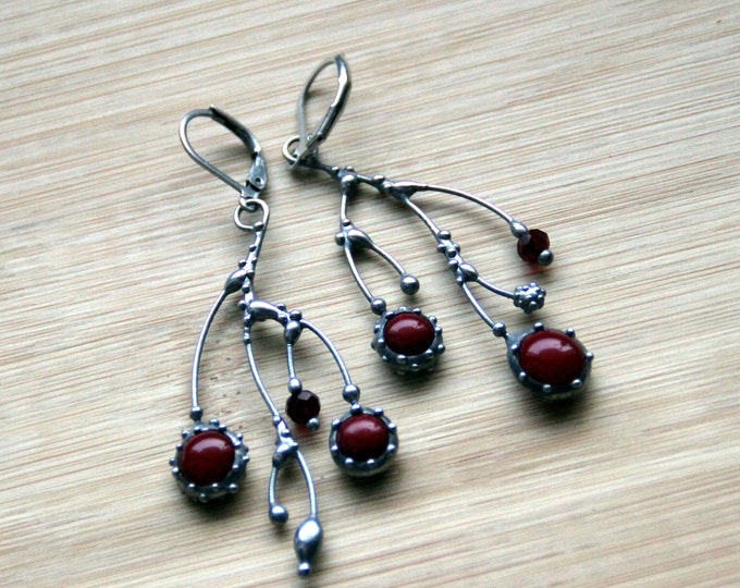 Forest branch asymmetrical earrings with red glass, tree branch earrings, asymmetrical jewelry, witch earrings, forest jewelry, boho jewelry