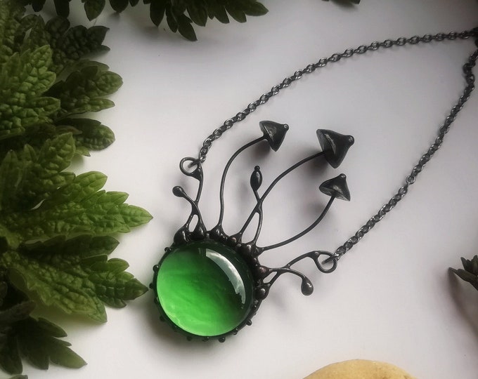 Magic forest necklace with metal mushrooms and green glass, psychedelic fest naturecore jewellery inspired by woodland, hippie boho pendant.