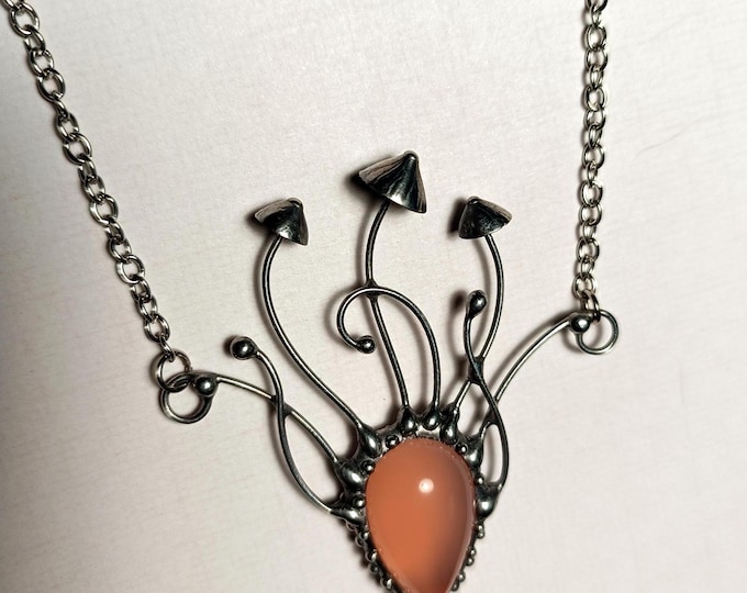 Psychedelic magic mushrooms necklace with pink agate stone, unuque mystical forest witch fungi pendant, gift for nature lovers.