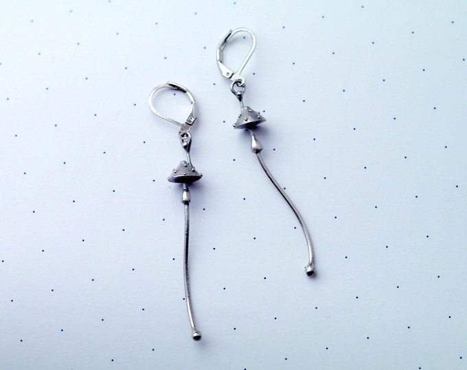 Silver metal magic mushrooms amanita fungi earrings, witchy fairy nature mushroom jewelry earrings, foreststyle botanical earrings.