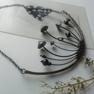 Wald botanische Natur Schmuck magische Pilze Halskette, witchy vibes ästhetische Halskette, naturecore Design Schmuck.