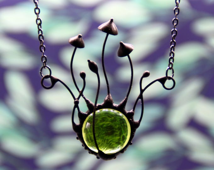 Mushroom necklace, hippie necklace, mushroom jewelry, boho necklace, witch pendant green, psychedelic necklace, green glass pendant, forest