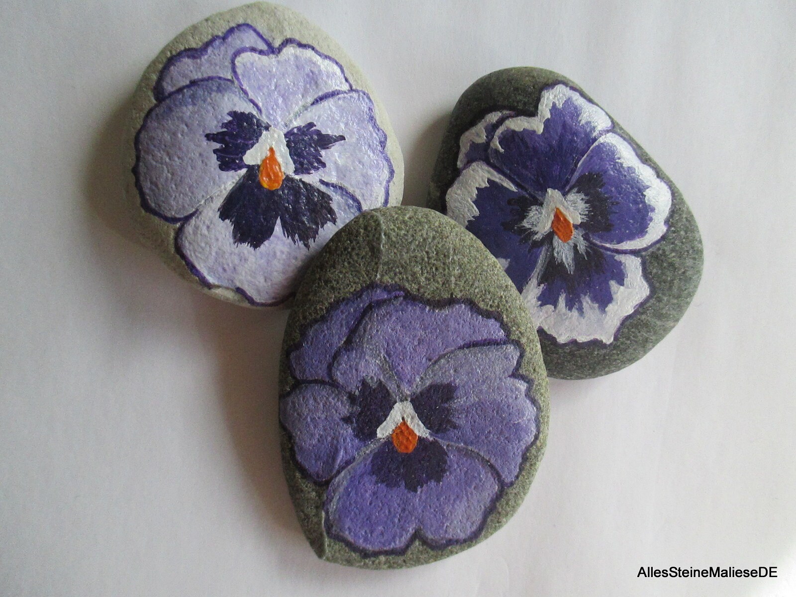 Set of 3 decorative stones "Pansies", stone art, painted stones, flower on stone