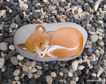 Sleeping fox, painted stones, animals on stone
