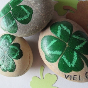Lucky stone "Lucky clover", clover leaf on stone, lucky charm, painted stones,