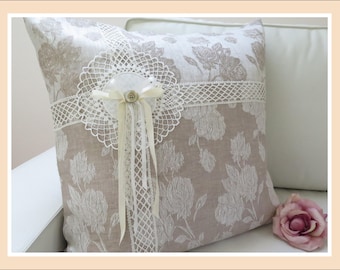 Beautiful Shabby Chic French Frames /& Vintage Flower Bouquet Lace Look Cushion
