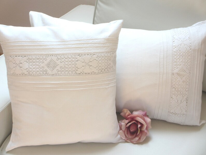 Beautiful Shabby Chic French Frames /& Vintage Flower Bouquet Lace Look Cushion