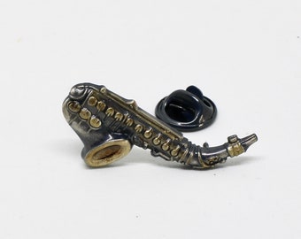 Pin Brosche Saxophon Musikinstrument Silbergrau leichte Goldfarbe Musiker Herren