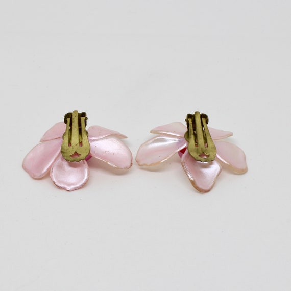 Vintage ear clips light plastic plastic flower pi… - image 5