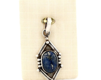 Large lapis lazuli gemstone pendant, dark blue, 925 silver, modern 80s style.