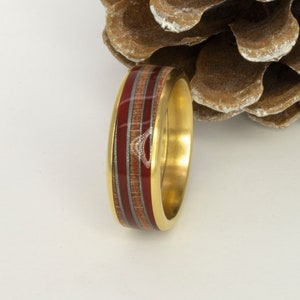 Ring aus Holzfurnieren Metallpulver und 18 Karat vergoldeten Edelstahl