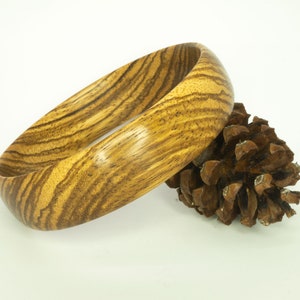 Armreif aus Zebrano-Holz