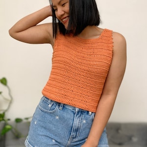 Women's crop top crochet pattern (XS-XXL) includes pdf file and video tutorial