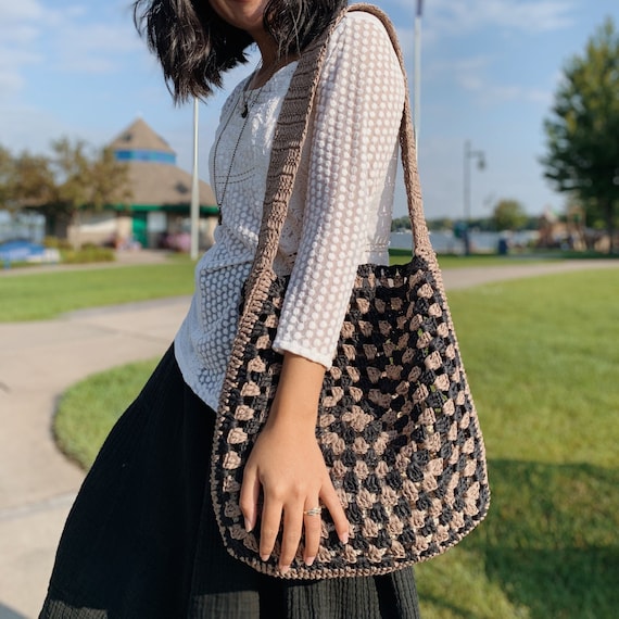 【HUECLOSET】square tote bag R5890 Hobo Crohet Bag, Granny Square Bag, Tote Bag, Beige Crochet